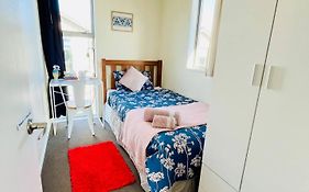 City Fringe Private Room - Your Urban Escape!
